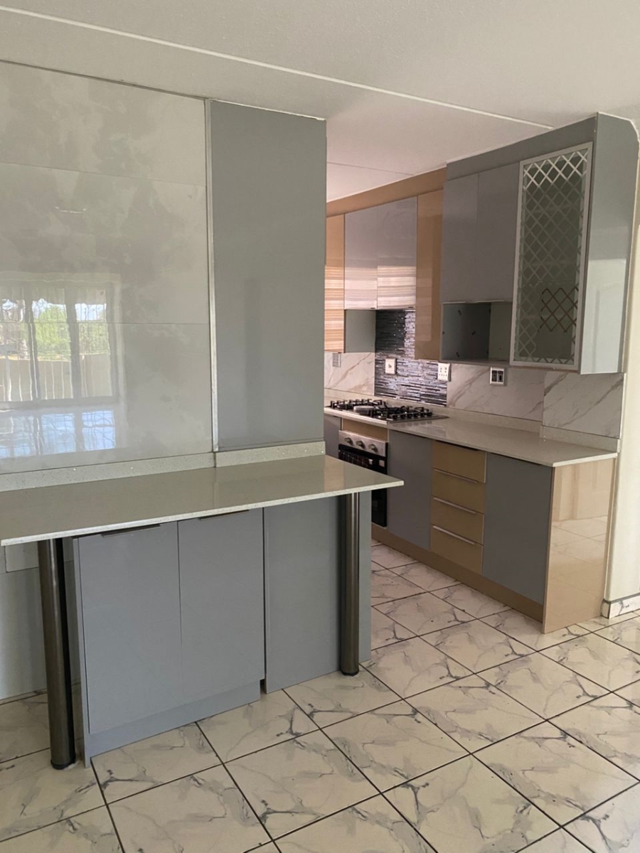 To Let 2 Bedroom Property for Rent in Safari Gardens North West